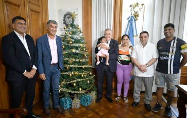 Una beba de 7 meses volvió a Tucumán tras un trasplante de hígado y fue recibida por Jaldo