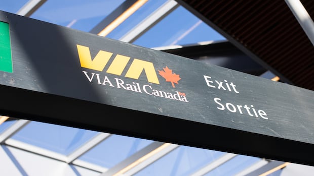 Via Rail passengers stuck for 12 hours and counting in Brockville, Ont.