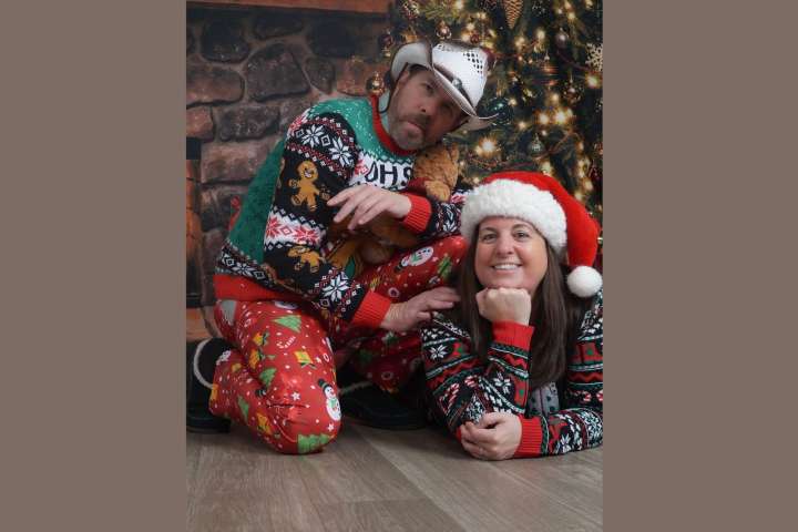 Brian & Chrissy's 2025 JCPenney Awkward Xmas Card Photo Shoot