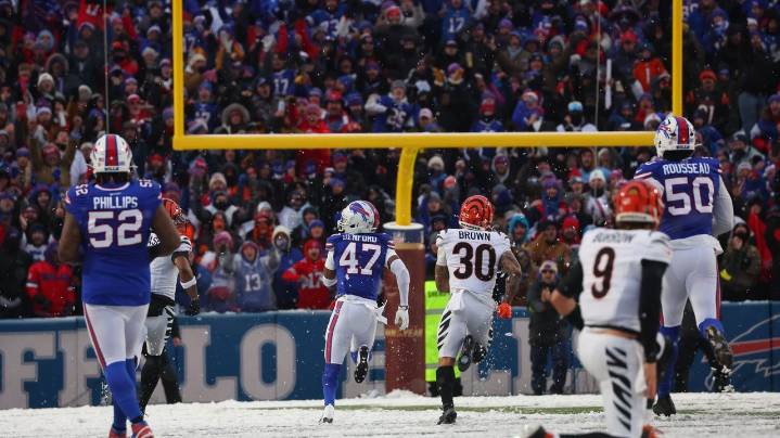 Bills rally for 39-34 win over Bengals thanks to Josh Allen's 4 TDs, Christian Benford's pick