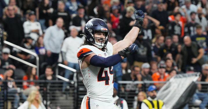 Broncos beat Raiders 24-17 to extend winning streak to 10 games as Geno Smith injured