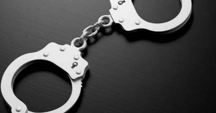 Man arrested after police find rifle in car in Waipio