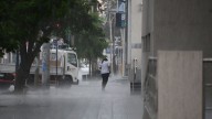 Finalmente llegó el alivio: las lluvias ponen fin a la ola de calor, pero rige alerta naranja