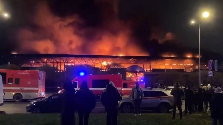 Video: Huge fire tears through St Petersburg market; explosions reported, 1 killed
