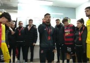 La emotiva arenga del entrenador del Reus en la previa del partido contra la Real: «Hoy más que nunca como hermanos»