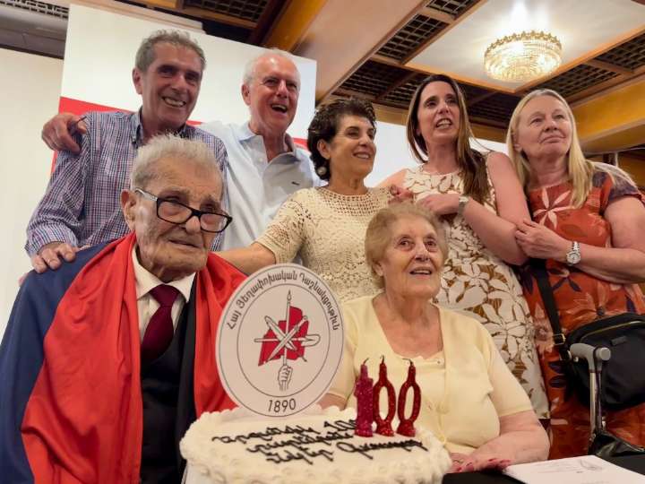 Kaspar Kasparian cumplió 100 años y lo festejó con su familia y sus compañeros de militancia