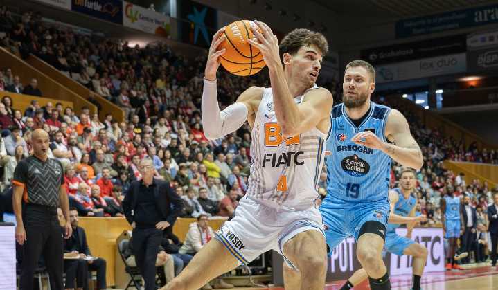 O Breogán cae con rotundidade en Xirona (103