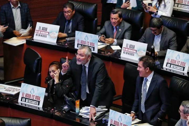 Senado avala Ley General de Aguas en medio de confrontación política