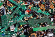 El tesoro escondido que hay en la basura electrónica: Método suizo extrae oro de 22 quilates