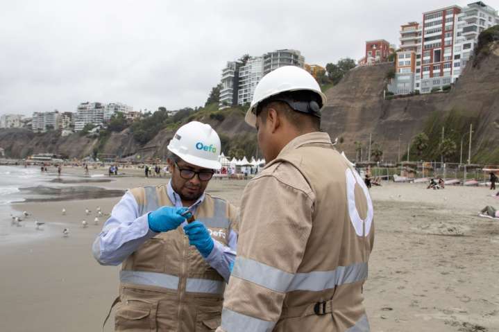 OEFA monitorea la playa Los Yuyos para verificar presunta presencia de hidrocarburos