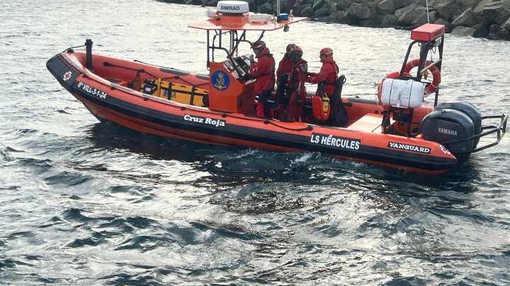 Tres personas resultan heridas al ser arrastradas por un golpe de mar en La Coruña