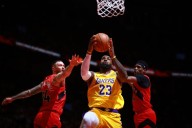 After 1,297 games, LeBron James’ 10-point scoring streak ends with Lakers buzzer