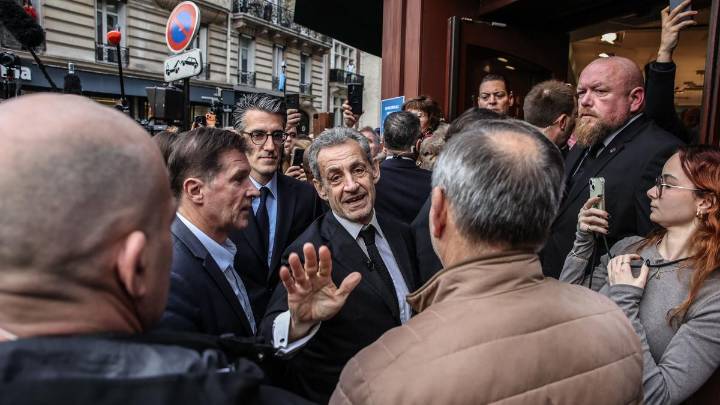 El "infierno" de la cárcel, Le Pen y el PSG: Sarkozy saca a la venta el libro sobre sus 20 días en prisión