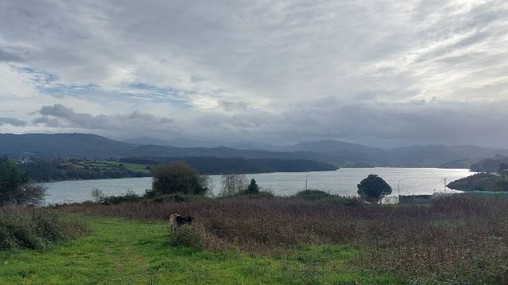Dos edificios y siete chalés en un nuevo complejo residencial frente a la ría en Ribadeo