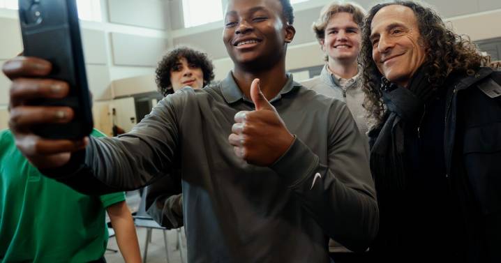 Saxophonist Kenny G advises St. Louis students to ‘put the time in’ during high school visit