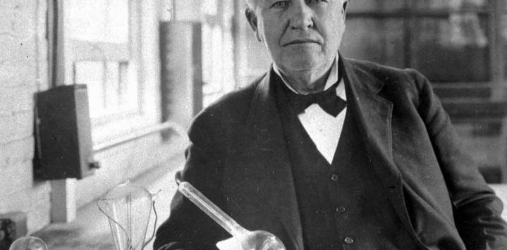 Cómo Thomas Edison convenció a la prensa de que había inventado la bombilla
