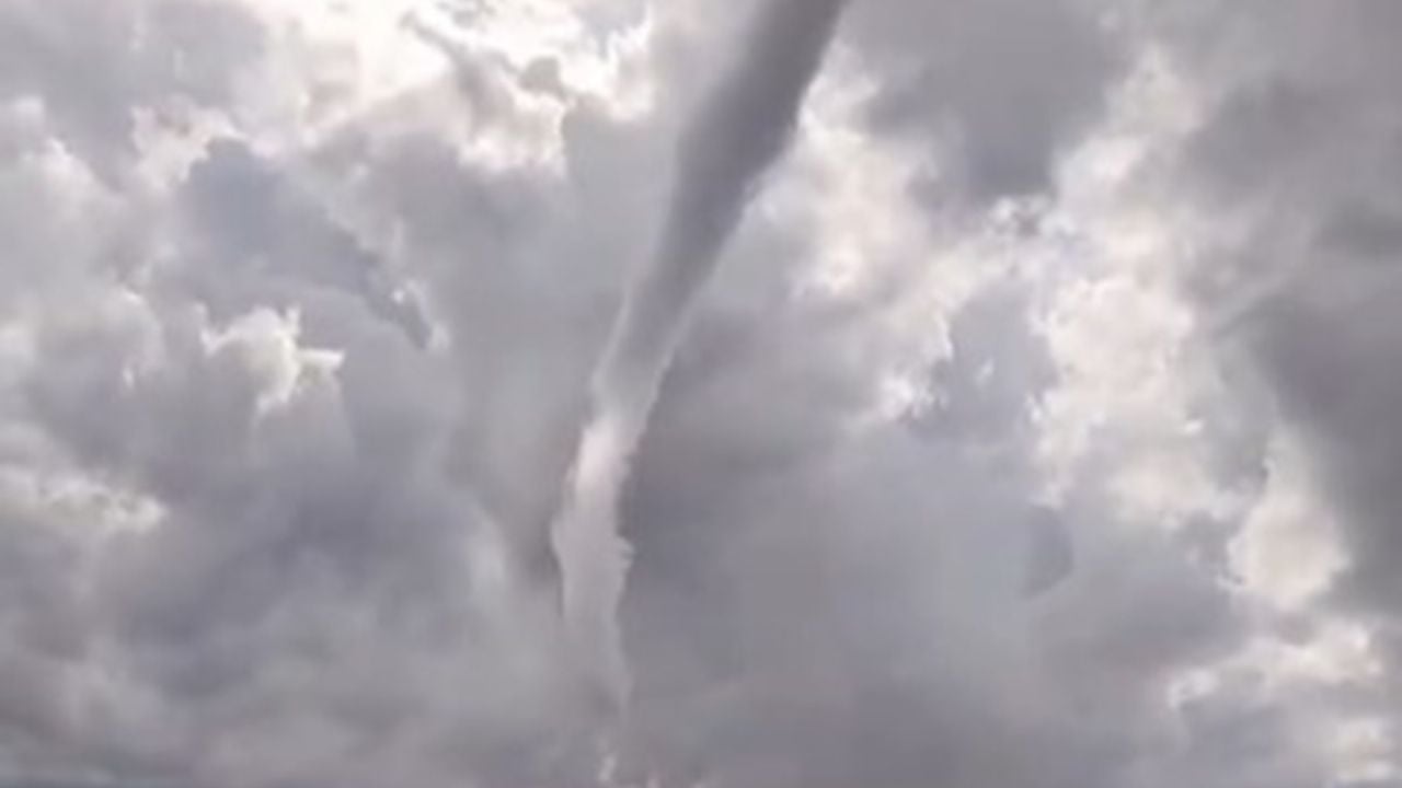 Otra vez un remolino de viento sorprendió a trabajadores petroleros en Rincón de los Sauces