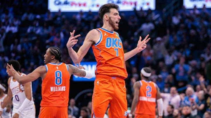 Thunder blow out Suns, match 73-win Warriors with 24