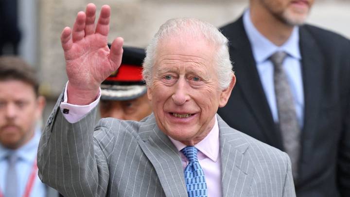 Carlos III anuncia que su tratamiento de cáncer podrá «reducirse» en el próximo año