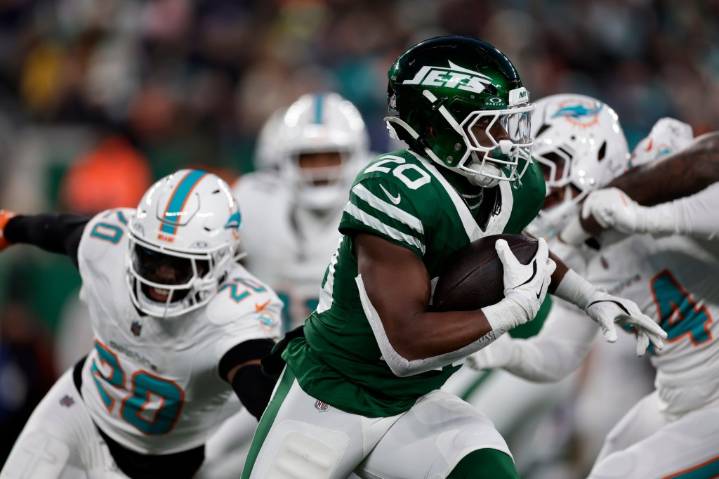 Dolphins-Jets prop bets: Breece Hall, De'Von Achane