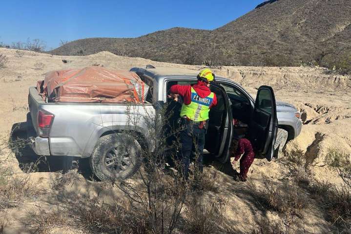 Intenta rebasar y provoca choque frontal en la Monclova