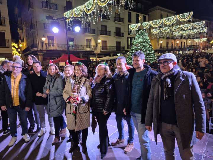 Ya es Navidad en Teruel .Vean el encendido de luces y un macrovillancio coral (Videos)