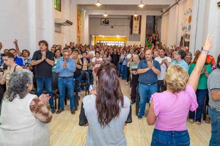 El PJ de Berazategui brindó un masivo respaldo al intendente Carlos Balor y homenajeó a Juan José Mussi