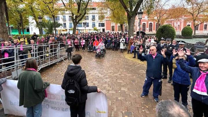 Los vecinos de Ciudad Real arropan la marcha 'Nos movemos por la discapacidad'