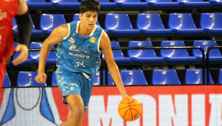 Perfumerías Avenida Xoborg asalta Oviedo tras una épica remontada y refuerza su liderato