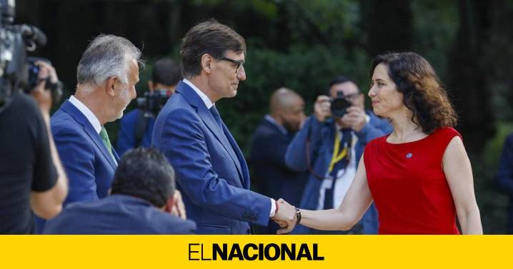 Ayuso envía seis agentes forestales y cinco perros a Catalunya para luchar contra la peste porcina