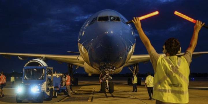 Controladores aéreos anunciaron protestas desde el 17 de diciembre y afectarían vuelos en las fiestas de fin de año