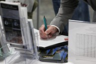 Weekly unemployment benefit applications rise to 236,000 as labor market concerns persist