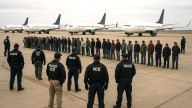 DHS compra su propia flota de aviones para deportaciones: contrato millonario por $140 millones