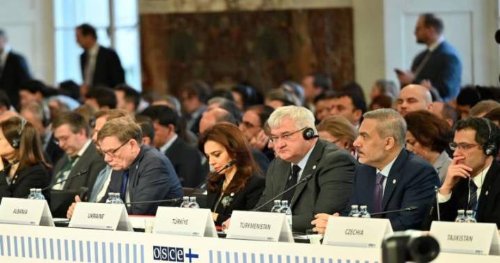 Ukraine says it seeks real peace and warns against appeasement