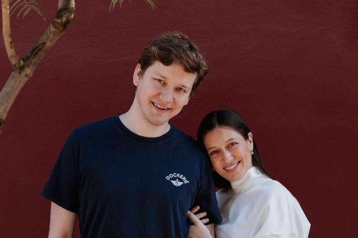 Flota de EE.UU. en Venezuela pone en riesgo luna de miel de periodista de Mega y su pareja de TVN