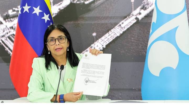 Delcy Rodríguez denuncia ante la OPEP: EEUU pretende apoderarse del petróleo de Venezuela