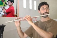 Lutier adaptó flauta para joven músico que perdió un dedo tras ser mordido por yarará