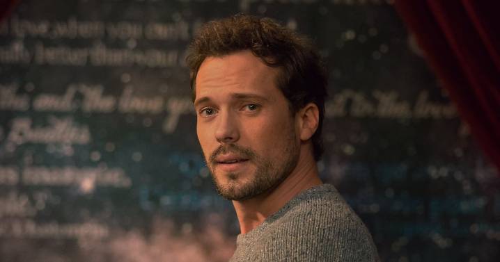 ‘Champagne Problems’: Meet Netflix Holiday Movie Hunk Tom Wozniczka