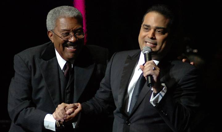 Conmovedora despedida de Gilberto Santa Rosa a Rafael Ithier: “Con el dolor de un hijo”