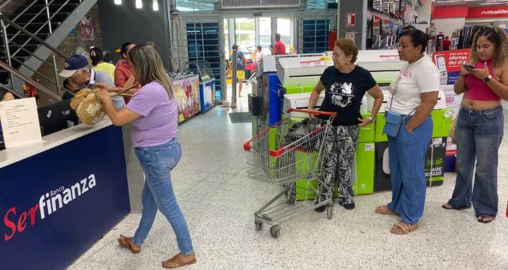 Usuarios reclaman mejorar servicio bancario ofrecido dentro de Olímpica en Riohacha