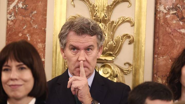 Feijoo cree que Vox está «jugando a cosas peligrosas» tras su ausencia en el aniversario de la Constitución y su órdago en Extremadura