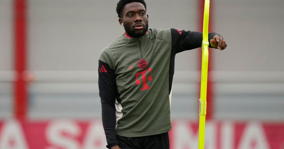 Alphonso Davies back on Bayern's bench after 9 months following knee injury