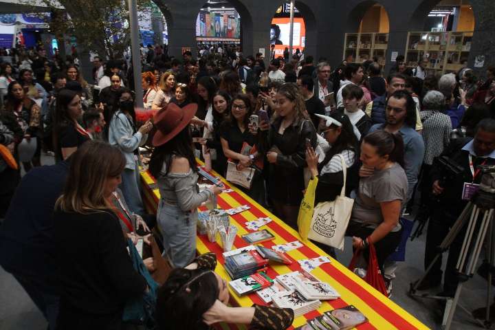 FIL 2025: Barcelona llevó la tradición y la fiesta de Sant Jordi a Guadalajara