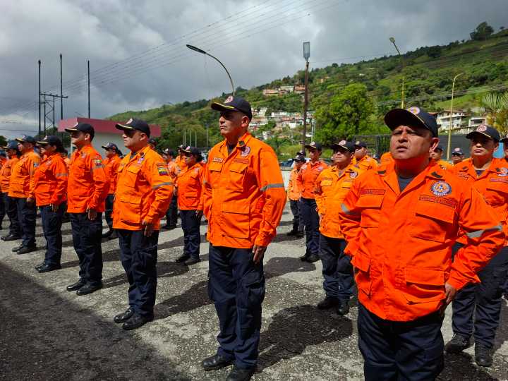 Protección Civil celebró su día con honores: funcionarios merideños recibieron condecoraciones y nuevos rangos