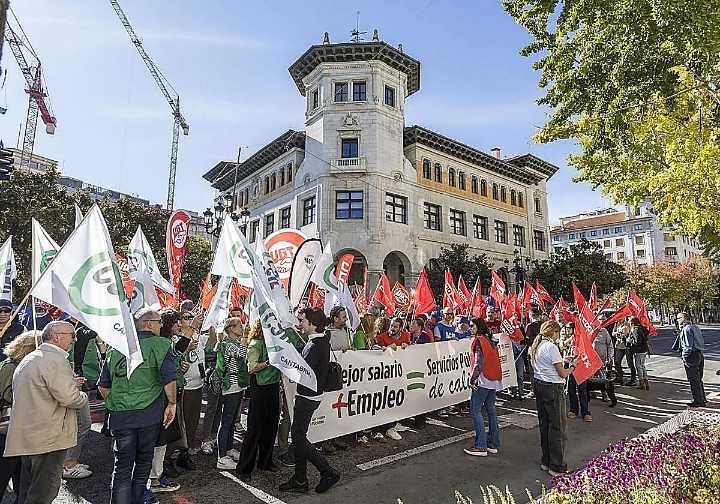 El Gobierno de Cantabria no abonará hasta enero la subida salarial aprobada para los funcionarios del 2,5% en 2025