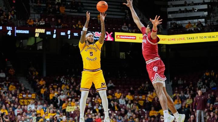 Minnesota upsets No. 22 Indiana 73-64 in Big Ten debut for Medved as DeVries suffers first loss