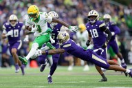 Ducks defeat Huskies 26-14: WR Benson's touchdown celebration mocks Washington