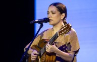 Rolling Stone sitúa discos de Lafourcade y Kevin Kaarl entre los tres grandes en español