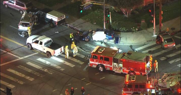 3 killed in multi-vehicle crash in the San Fernando Valley
