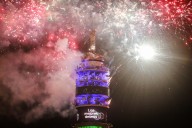 ¡Santiago vuelve a brillar! Regresan los fuegos artificiales en la Torre Entel para Año Nuevo
